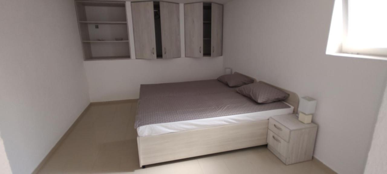 Apartmani Matela Petrcane Bagian luar foto