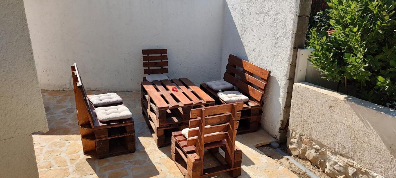 Apartmani Matela Petrcane Bagian luar foto