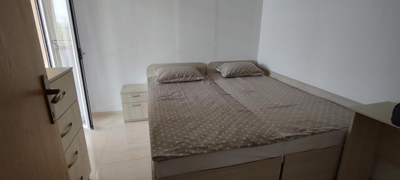 Apartmani Matela Petrcane Bagian luar foto